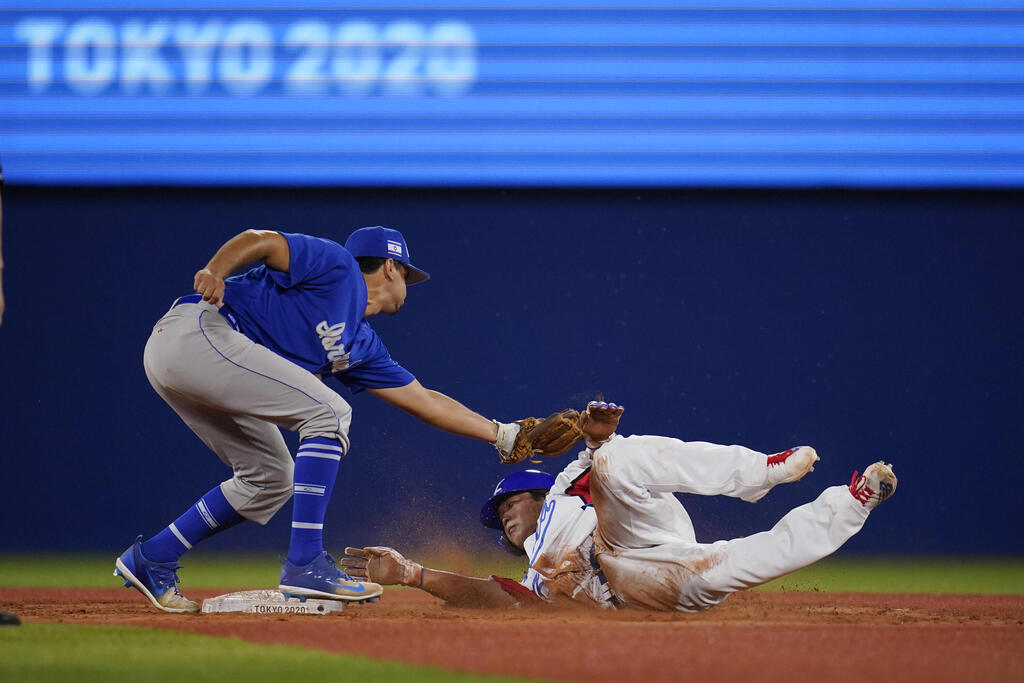 South Korea's Baekho Kang, right, is tagged out by Israel's Scott Burcham while trying to steal second in the ninth inning of a baseball game at the 2020 Summer Olympics 