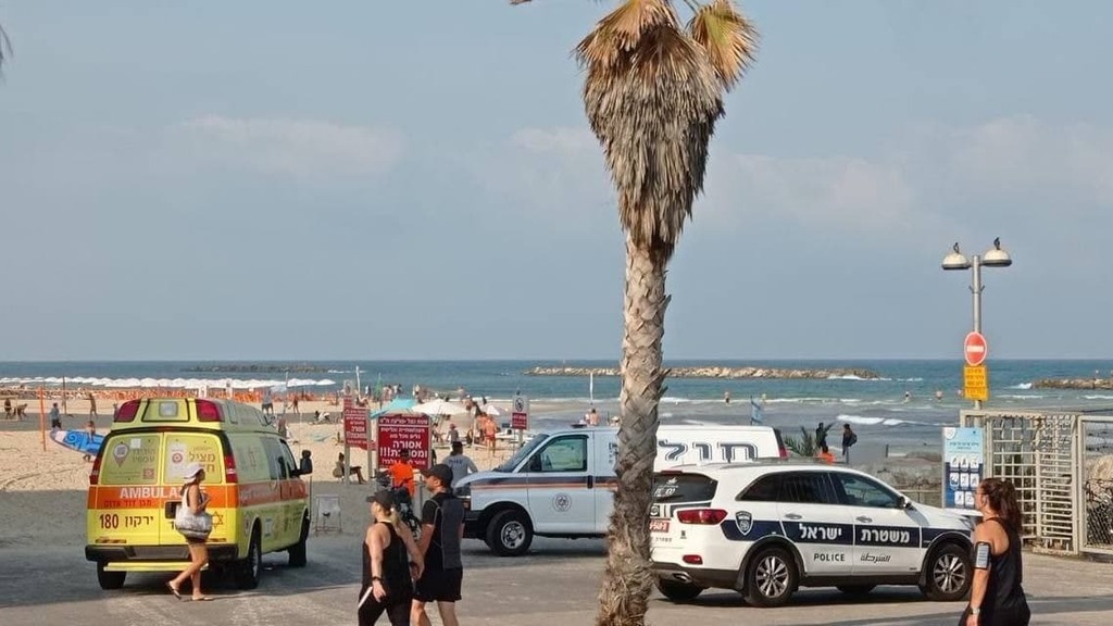 גופת גבר נמצאה בחוף גורדון בתל אביב; ההערכה - נכנס למים בלילה וטבע