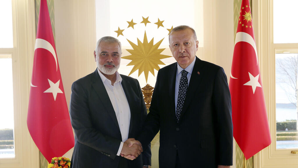 Turkey's President Recep Tayyip Erdogan, right, shakes hands with Hamas terrorist movement chief Ismail Haniyeh, February 1, 2020 (Photo: Reuters) Turkey's President Recep Tayyip Erdogan, right, shakes hands with Hamas terrorist movement chief Ismail Haniyeh, prior to their meeting in Istanbul, February 1, 2020
