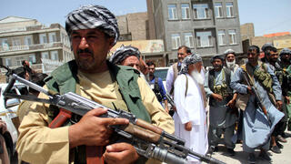 אפגניסטן הראת אנשי מיליציה ה מסייעים לכוחות הביטחון האפגניים מול ה טליבאן