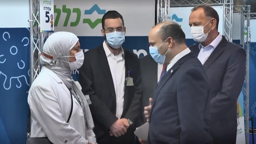 Prime Minister Naftali Bennett opens new vaccination center in Jerusalem (Photo: Meshi Ben Ami) נפתלי בנט במרכז החיסונים של כללית