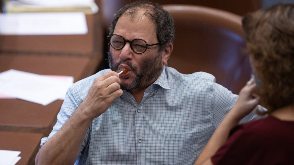 MK Ofer Cassif from the Joint List (Photo: Alex Kolomoisky) מליאת הכנסת
