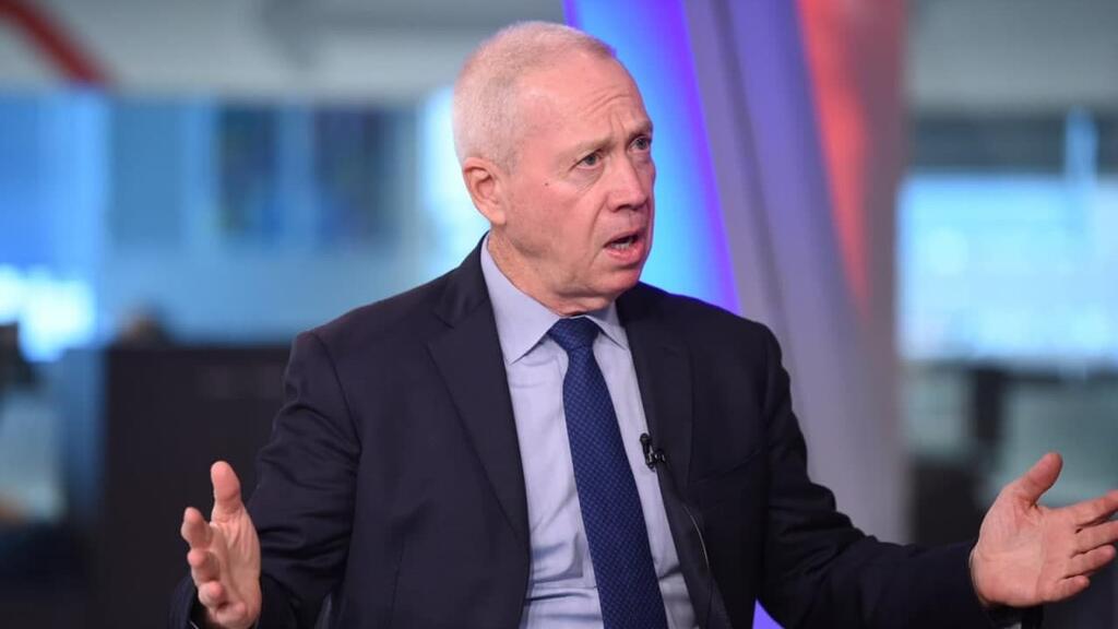 Йоав Галант в студии Ynet (Фото: Коби Куанкес) יואב גלנט בריאיון באולפן ynet