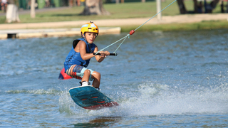 פעילויות בריאות למשפחה באוגוסט  סקי מים