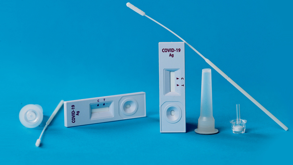 Тест для домашнего тестирования на коронавирус (Фото: Авигайль Узи) בדיקות קורונה מהירות