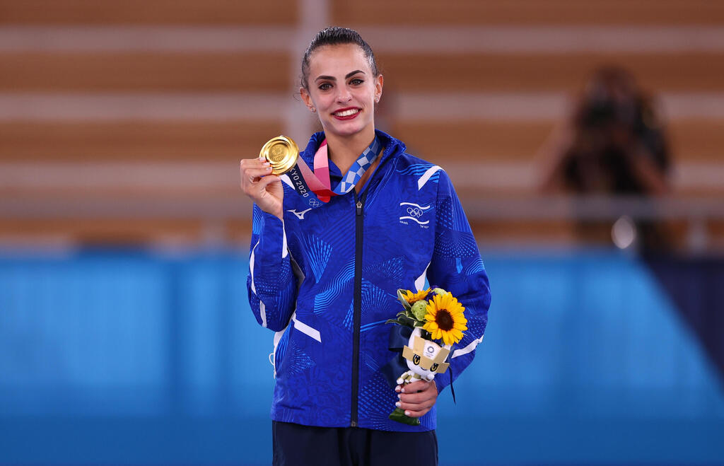 Rhythmic gymnast Linoy Ashram rings up silver medal at World Championships