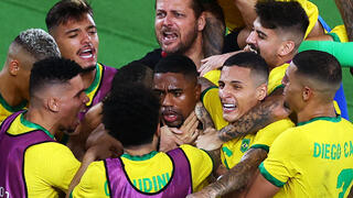 שחקני נבחרת ברזיל חוגגים עם מלקום