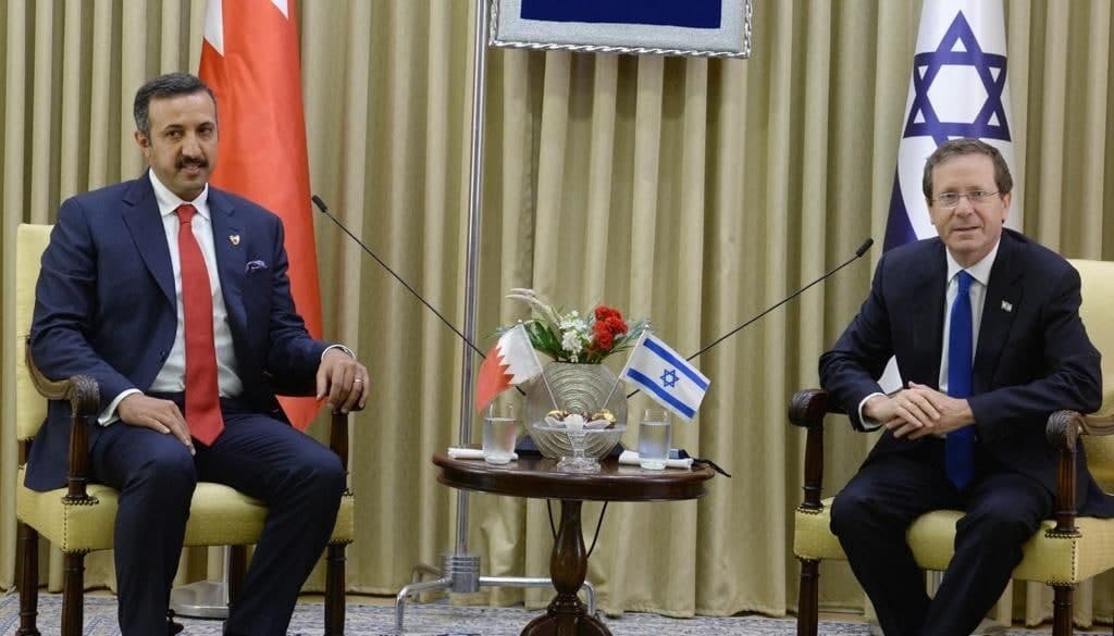 נשיא המדינה יצחק הרצוג בפגישה עם שייח עבדאללה בן אחמד אל-חליפה