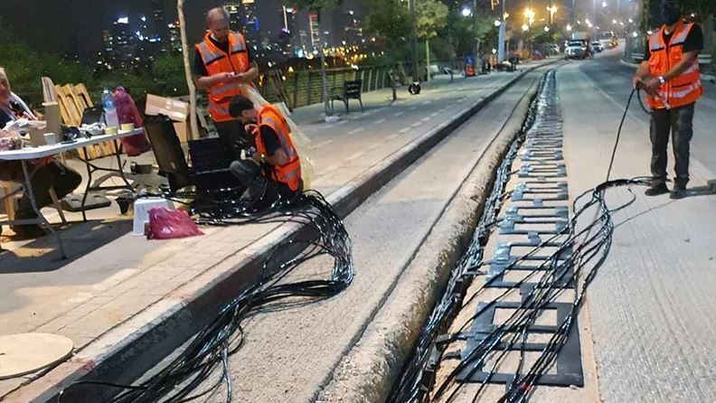 ElectReon workers laying electric cables have been fitted underneath Tel Aviv