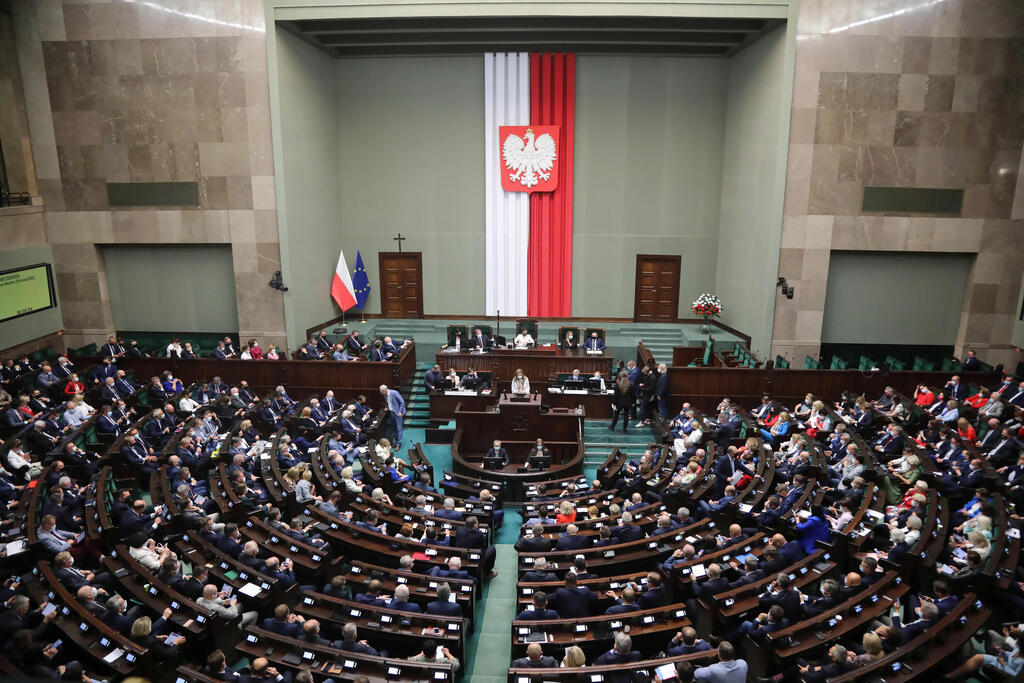 פולין ורשה חוק הטלוויזיה הפרלמנט הפולני