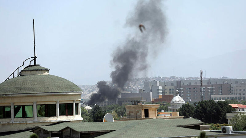 עשן בקרבת שגרירות ארה"ב ב קאבול אפגניסטן