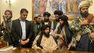 אפגניסטן קאבול אנשי טליבאן בתוך ארמון ה נשיאות אחרי ה השתלטות