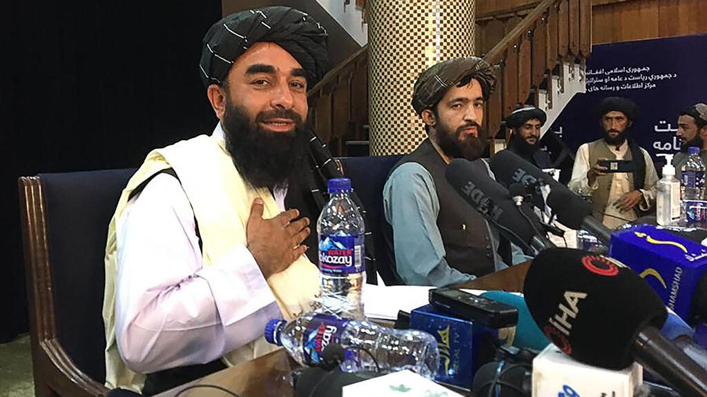 דובר ה טליבאן מסיבת עיתונאים ראשונה ב קאבול אפגניסטן