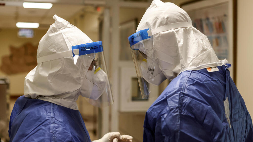 Medical staff chat inside the coronavirus disease (COVID-19) ward at Beilinson hospital in Petah Tikva, Israel August 18, 2021  