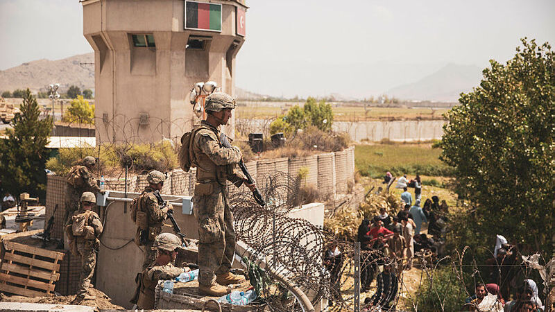 אפגניסטן טליבאן צבא ארה"ב מאבטח נמל תעופה קאבול פינוי חילוץ