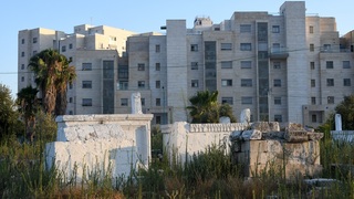 עתיק מול חדש, עבר מול הווה בעיר לוד