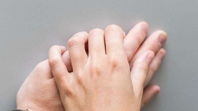 The left and right hands are an example of chirality in the human body, as they are non-superimposable mirror images (Photo: shutterstock) ידיים כבולות