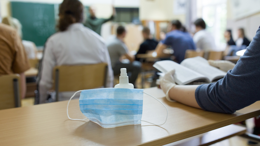 Class room during pandemic/ Illustration (Photo: shutterstock) אילוסטרציה של מסכה בכיתה
