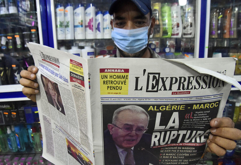A Man in Algiers reads a newspaper reporting on Foreign Minister Matane Lamamra announcing that relations with Morocco had been severed (Photo: AFP) Man reads news paper reporting on Foreign Minister Matane Lamamra announcing relations with Morocco severed