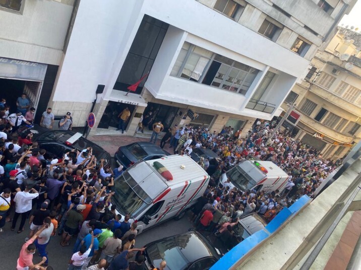 Crowds gather at the murder scene in Tangier, Morocoo רצח דקירה של יהודי ייתכן ישראלי ב טנג'יר מרוקו
