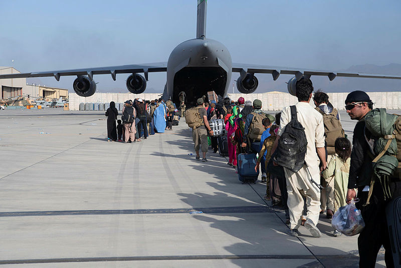 אפגניסטן קאבול צבא ארה"ב מחלץ אזרחים אפגנים אחרי השתלטות ה טליבאן