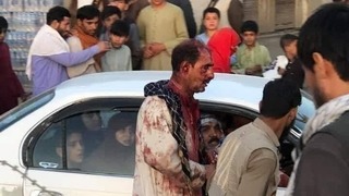 פצועים פיגוע בכניסה ל נמל התעופה ב קאבול אפגניסטן