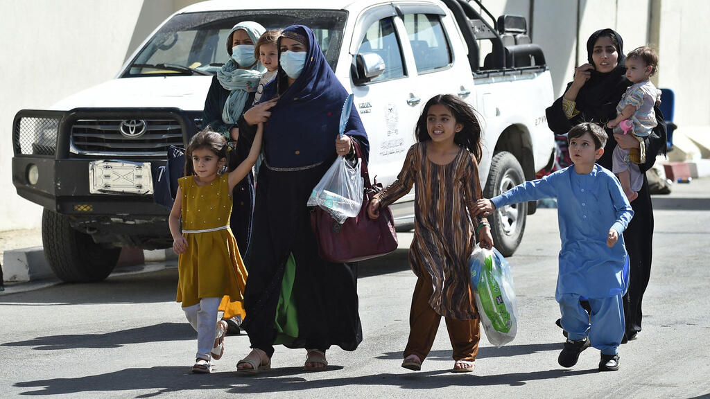  Afghani family trying to escape Kabul 