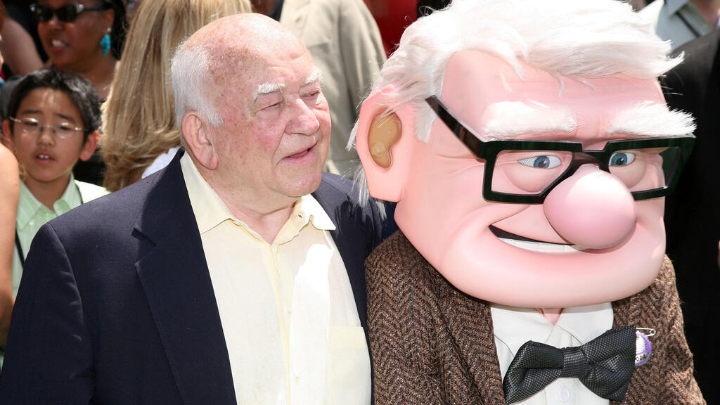  Ed Asner and character Carl Fredricksen arrive for the premiere of Disney Pixar's "Up" at the El Capitan Theatre in Hollywood on May 16, 2009