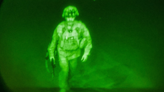 החייל האמריקני האחרון שעזב את אפגניסטן