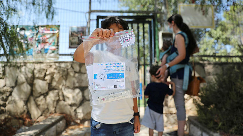 ערכה של בדיקת אנטיגן בבית ספר בירושלים