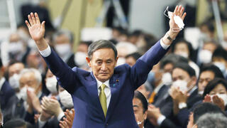 ראש ממשלת יפן יושיהידה סוגה פורש מהתפקיד 