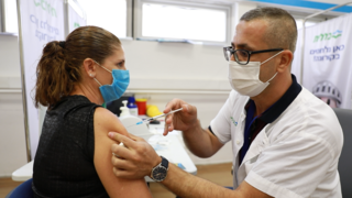 השנה שהייתה קורונה חיסונים חיסון מחסן חוסיין דיאב
