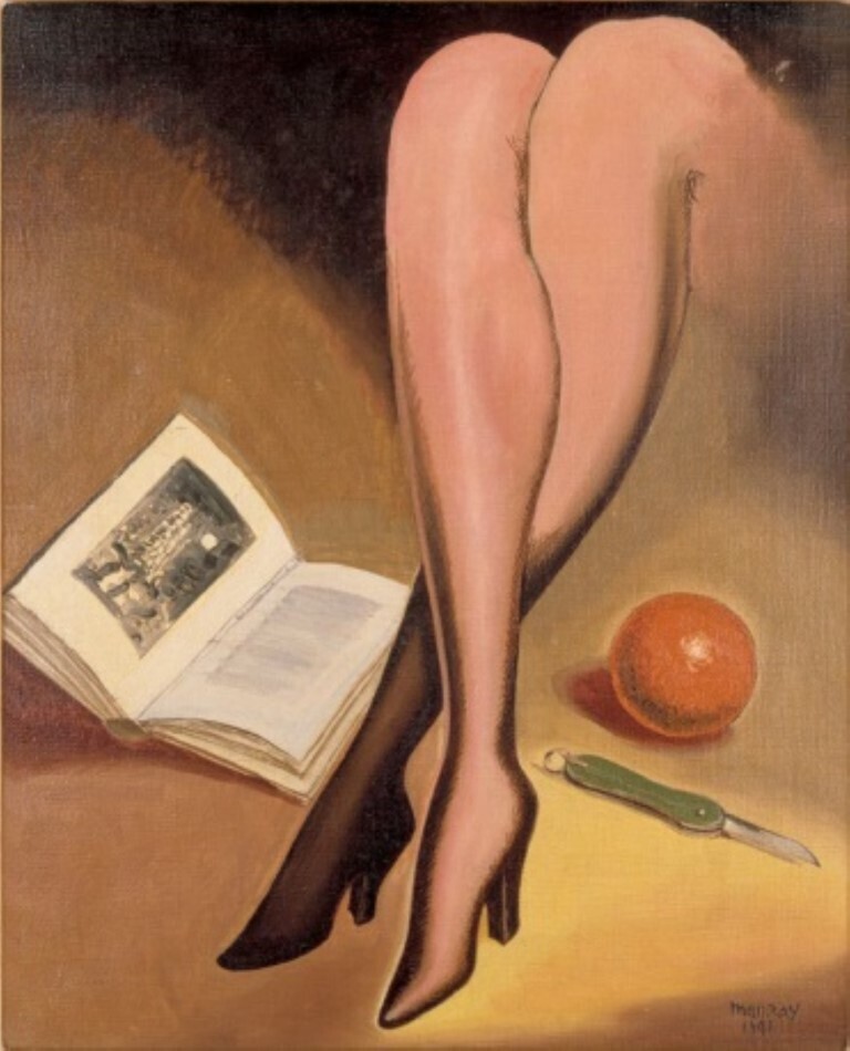 Ман Рей, "Яблоко, книга, нож, ноги" (1941)