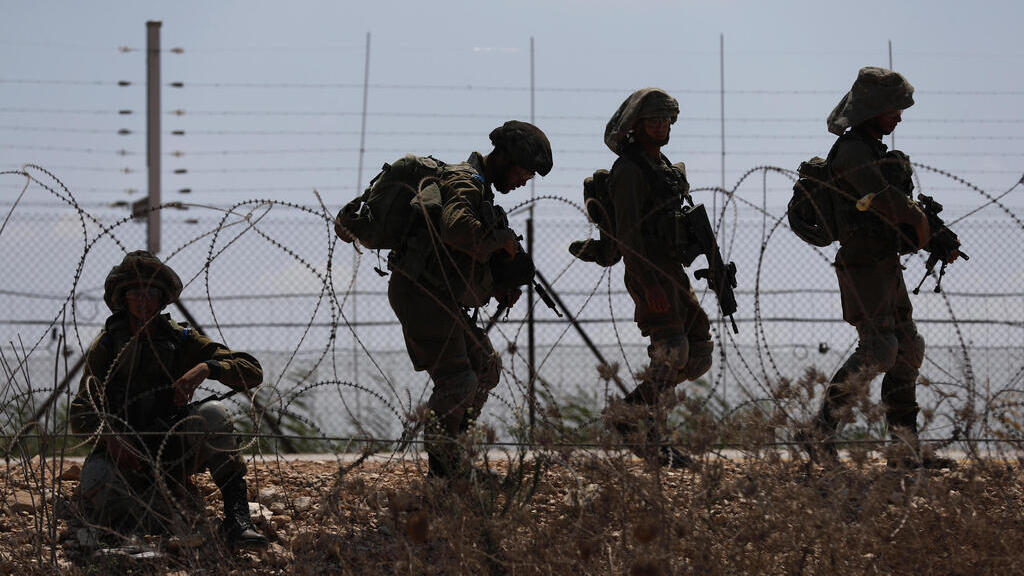 IDF soldiers join the search on Tuesday for six men who broke out of the Gilboa maximum security prison 