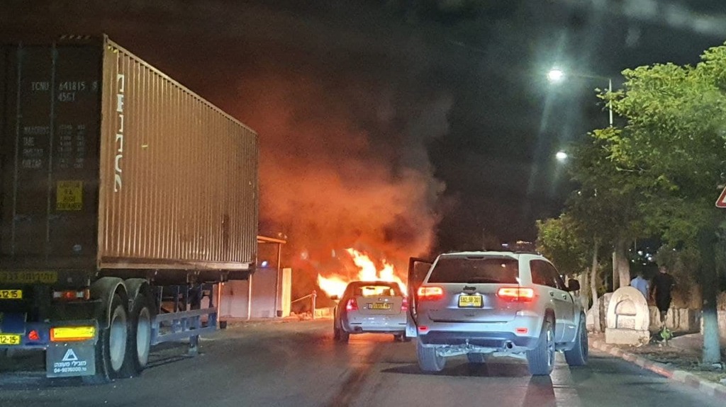 רכב עלה באש סמוך לסאג'ור