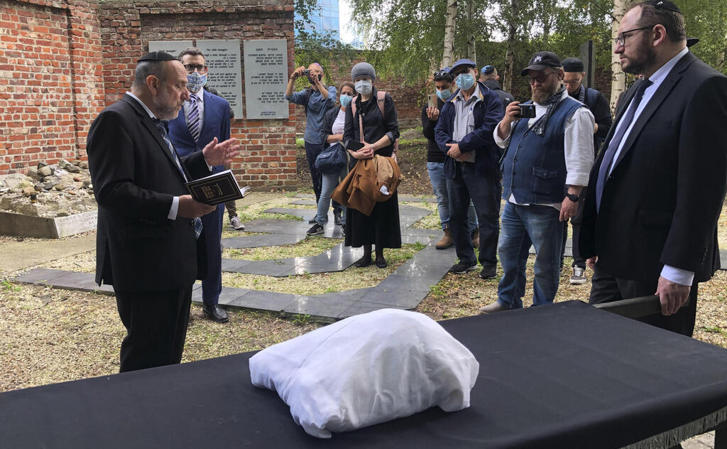 Warsaw's Jewish community held a funeral for an unidentified Holocaust victim after human remains were recently discovered in an area that belonged to the Warsaw Ghetto during World War II
