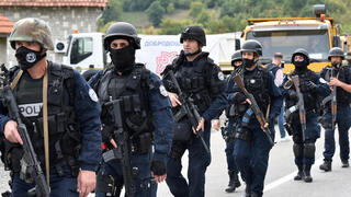 שוטרים מ קוסובו בגבול עם סרביה 