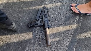 הנשק שנתפס בזירה בהרברט סמואל בתל אביב 