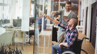 אנשים עם מוגבלות תעסוקה עבודה חירשות כסא גלגלים כיסא גלגלים