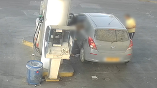 תיעוד של הגניבה בתחנות הדלק