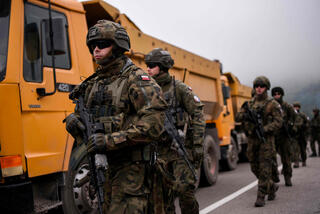 חיילי נאט"ו בגבול קוסובו ו סרביה