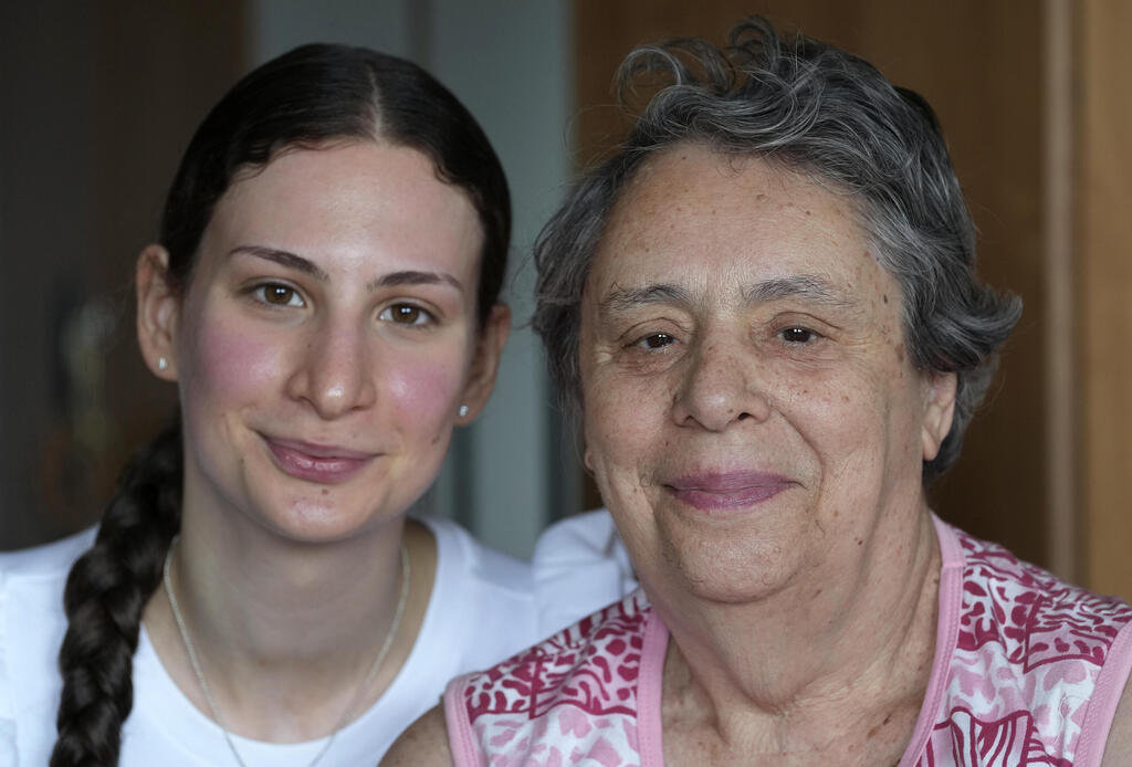 Nonna Revzina and her granddaughter Lana Solovej