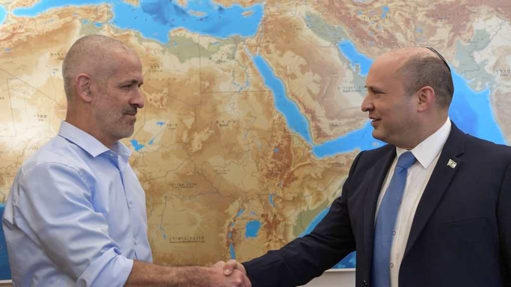 Ронен Бар и Нафтали Беннет (Фото: Коби Гидеон, ЛААМ) נפתלי בנט עם ראש השב"כ החדש רונן בר