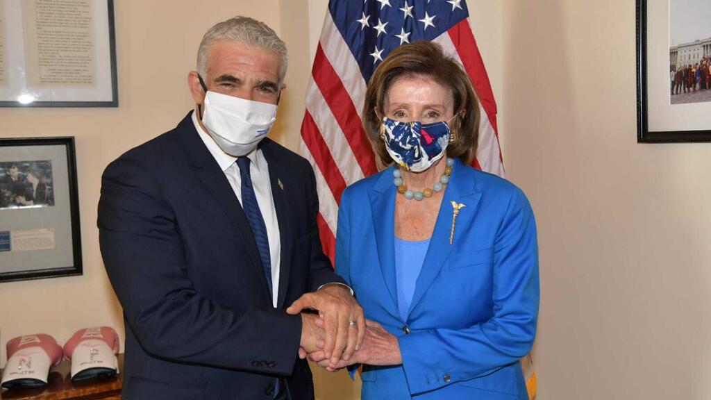 Foreign Minister Yair Lapid with House Speaker Nancy Pelosi in Washington last October ( Photo: GPO) יאיר לפיד נפגש עם ננסי פלוסי בעת ביקורו המדיני בארה"ב