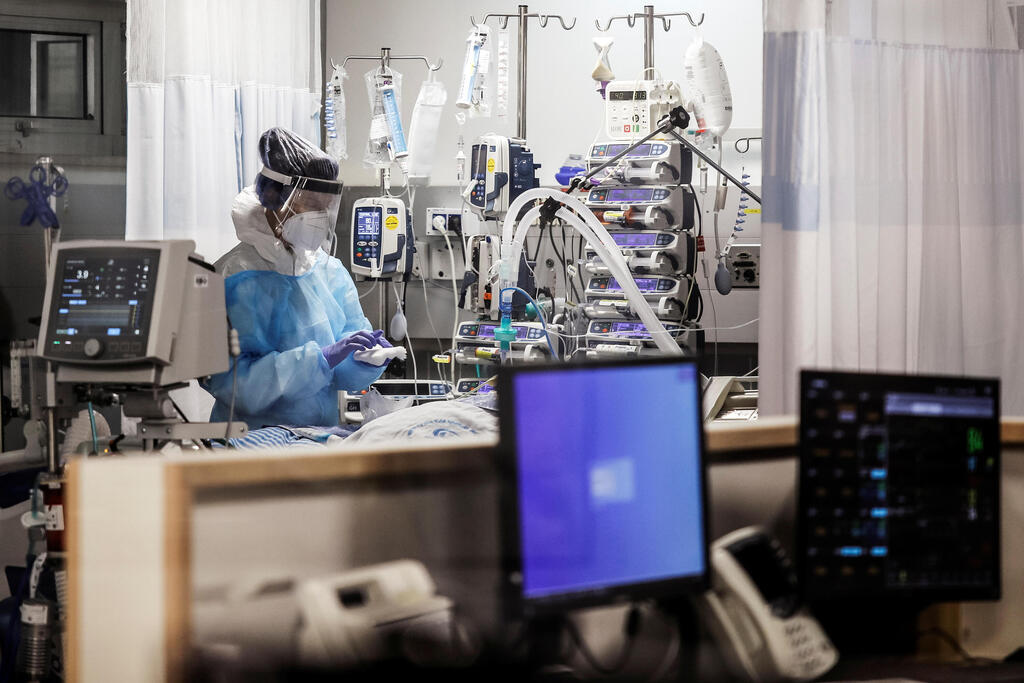 Sheba Medical Center's coronavirus ward (Photo: Reuters) מחלקת הקורונה בבית החולים שיבא