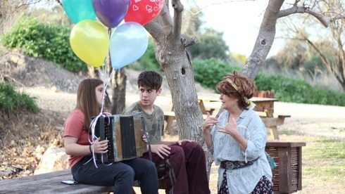 להתחיל מבראשית