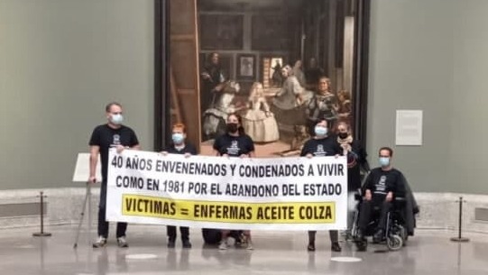 ספרד מדריד מוזיאון אל פראדו אל פרדו פעילי מחאה מתבצרים מאיימים להתאבד פרשת הרעלה שמן קנולה
