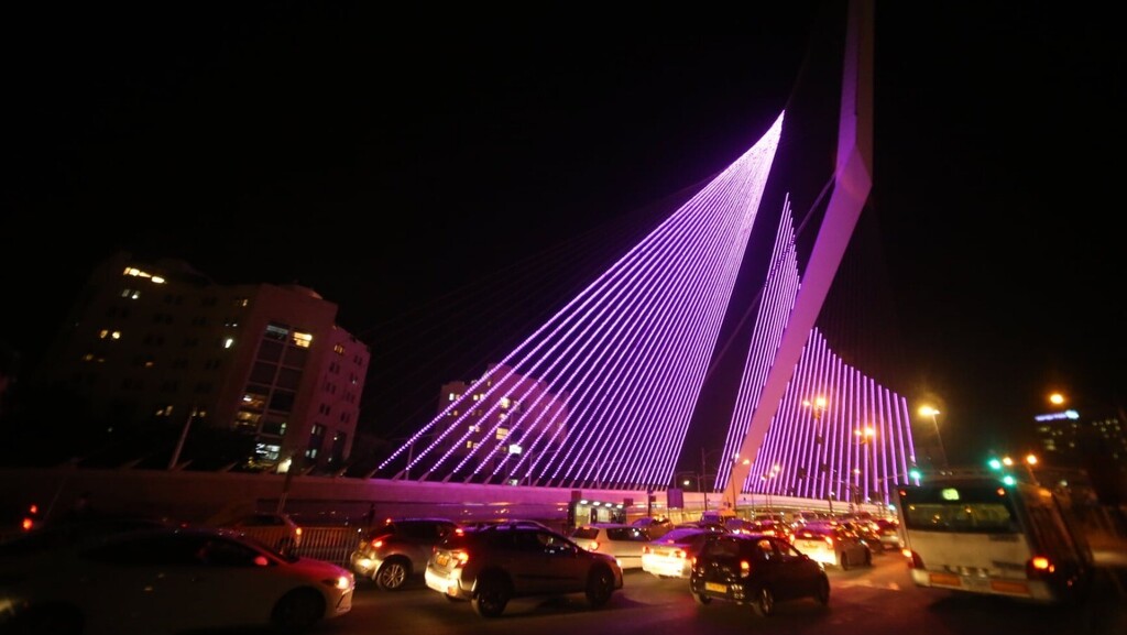 Струнный мост в Иерусалиме снова окрасится в пурпурный цвет 