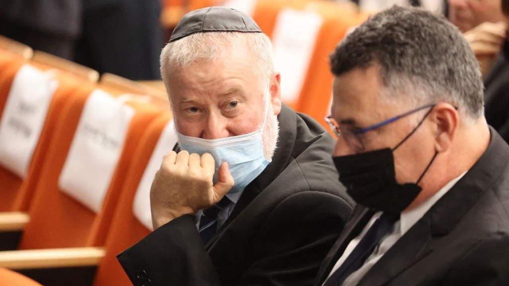 גדעון סער ואביחי מנדלבליט בכנס שנתיים לפטירתו של מאיר שמגר