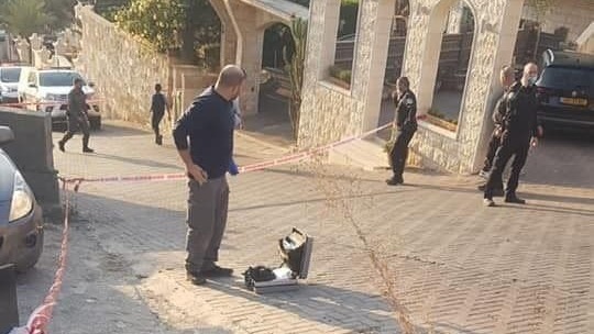 Israeli officers at a murder scene in Umm al-Fahm